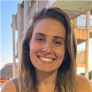 Profesora imparte clases de todas las asignaturas para la etapa de primaria y primeros cursos de la ESO